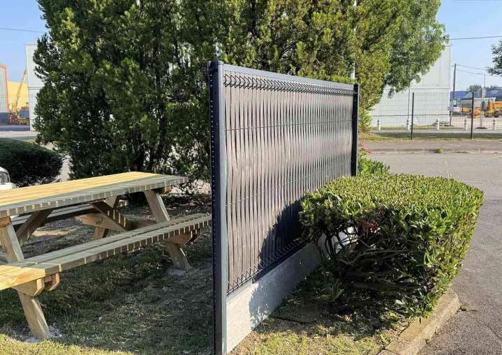 Pose de clôtures près d'Arras